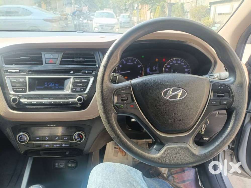Hyundai I20 Sportz 1.2 Ivt Dual Tone, 2015, Cng & Hybrids