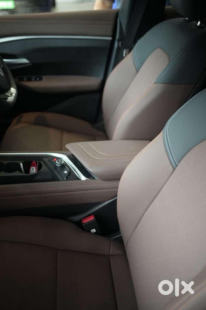Vinfast Vf 7 - 4 Wheel Drive Full Option