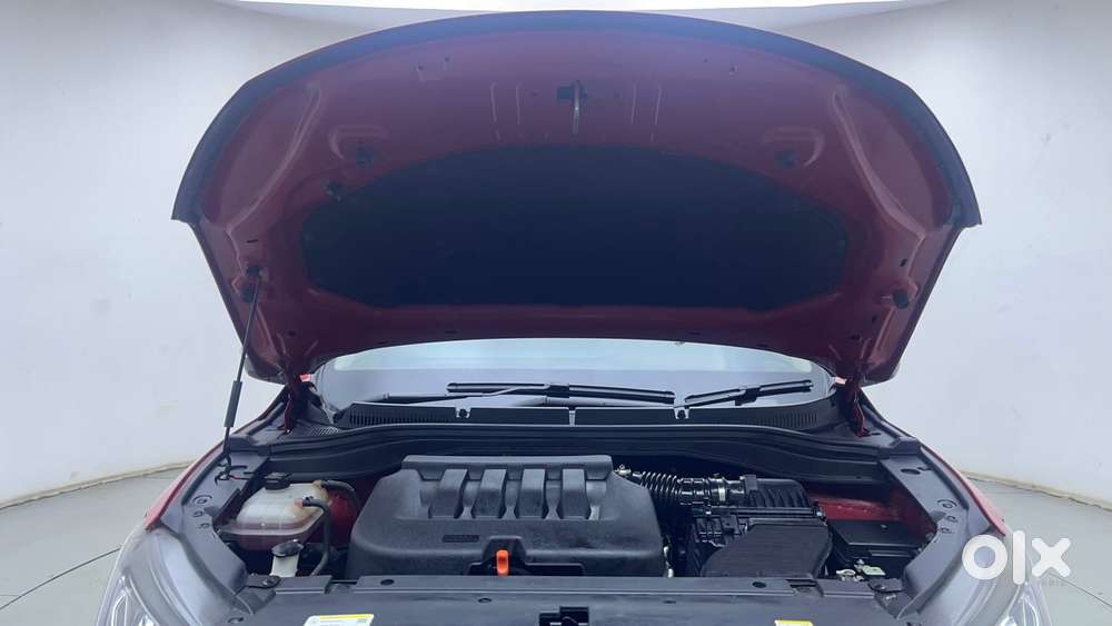 Mahindra Xuv700 2.0 Ax 7 Petrol At Str, 2024, Petrol