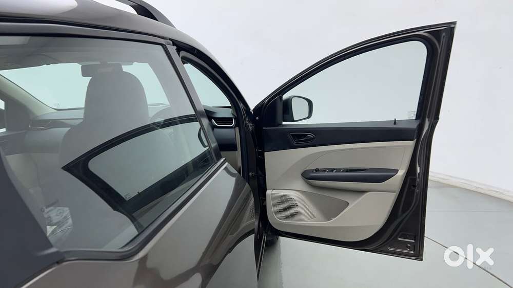 Renault Triber Rxt, 2023, Petrol