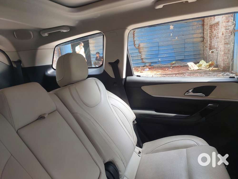 Mahindra Xuv700 2.0 Ax 7 Petrol At Luxury Pack Str, 2024, Petrol