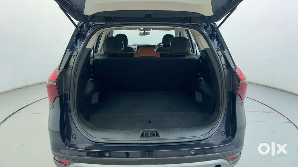 Mahindra Xuv700 2.0 Ax 5 Petrol At Str, 2022, Petrol