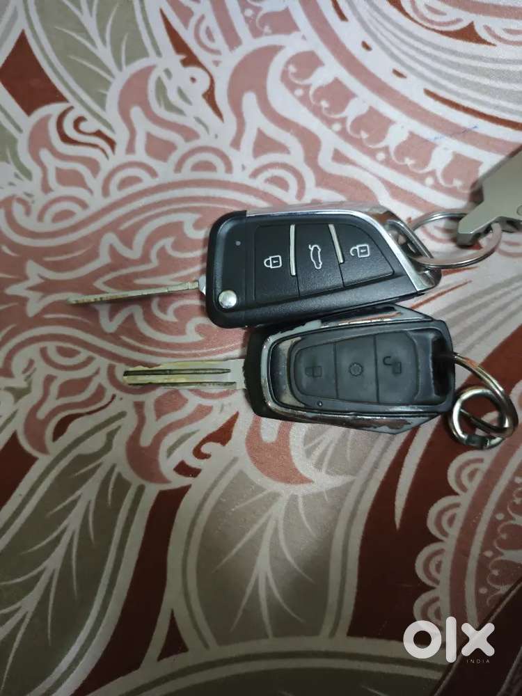 Mahindra Kuv 100 Top Model, Petrol & Cng, Both Key, New Tyre