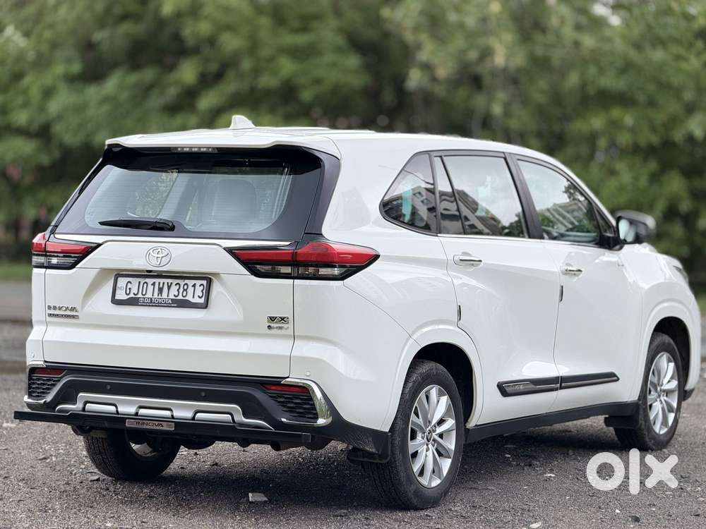 Toyota Innova Hycross 2.0 Vx (o) Hybrid 7 Str, 2025, Petrol