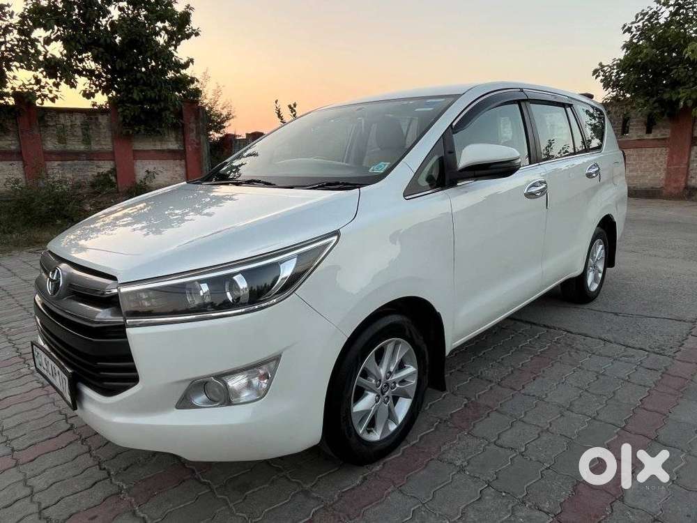 Toyota Innova Crysta 2.7v Mt, 2017, Petrol