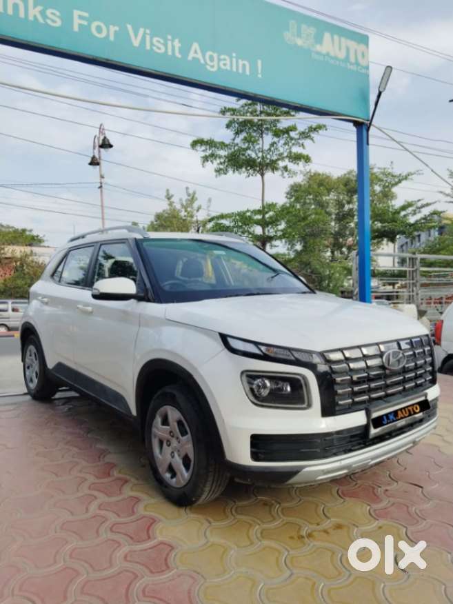 Hyundai Venue Sx Mt, 2023, Petrol