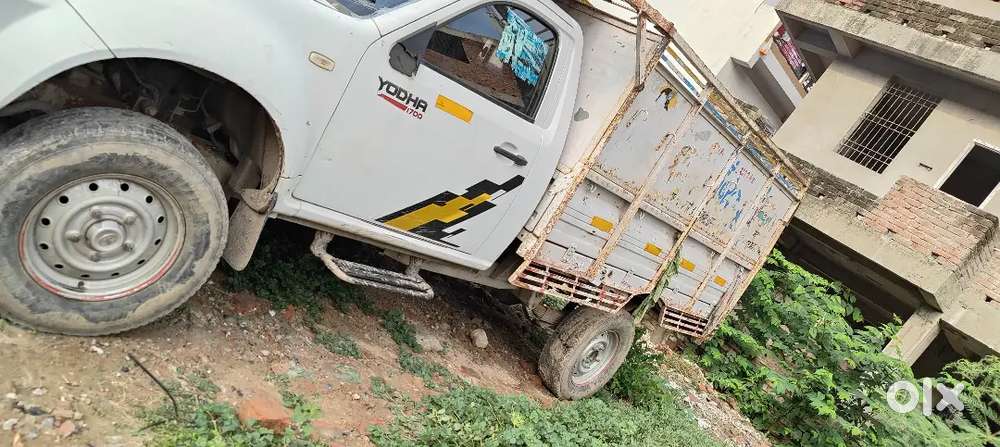 Tata yodha 1.7  gari bikul showroom condition mei hai.