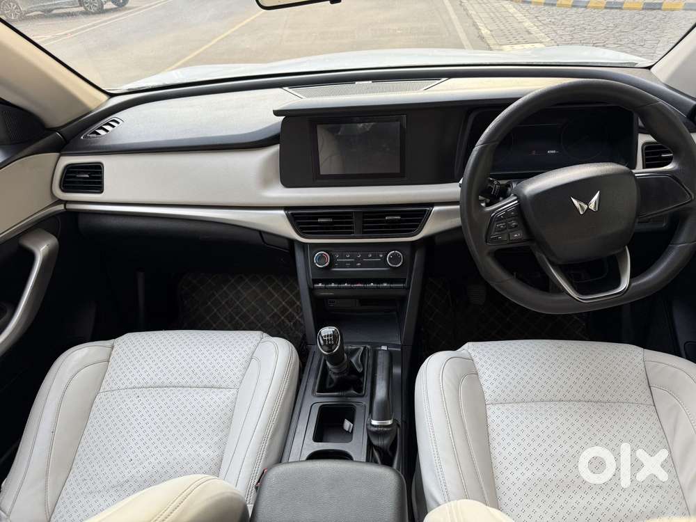 Mahindra Xuv700 2.2 Mx Diesel Mt 5 Str, 2023, Diesel