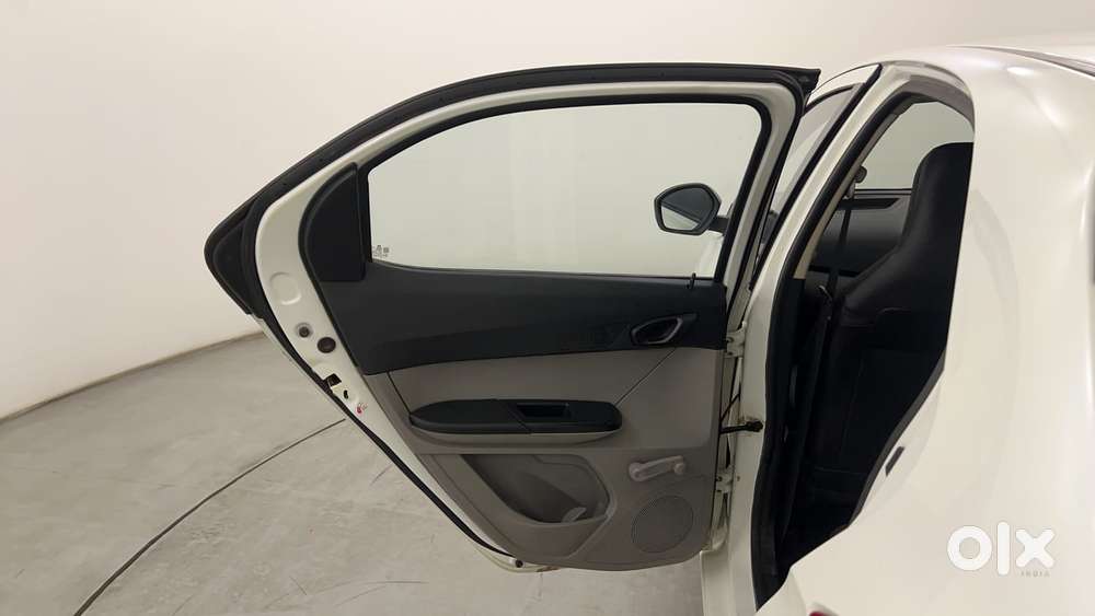 Tata Tiago Xe, 2016, Petrol