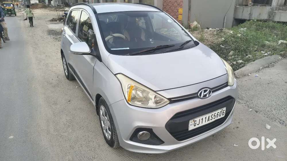 Hyundai Grand I10 Crdi 2015 Silver Color