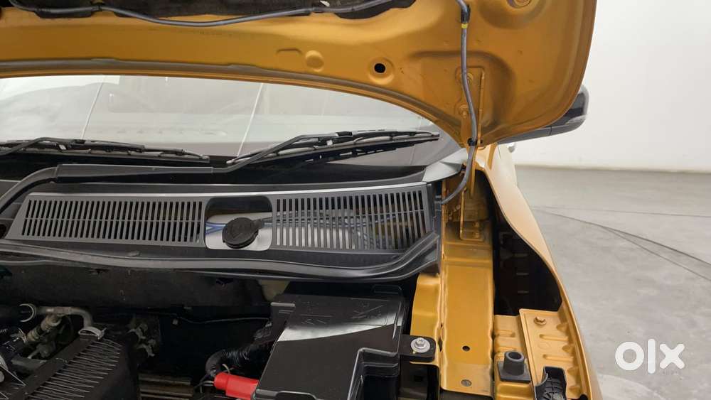 Renault Triber Rxz, 2023, Petrol