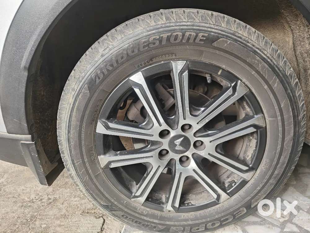Mahindra Xuv700 Petrol At 7 Str 2022 .all Orignal Paint