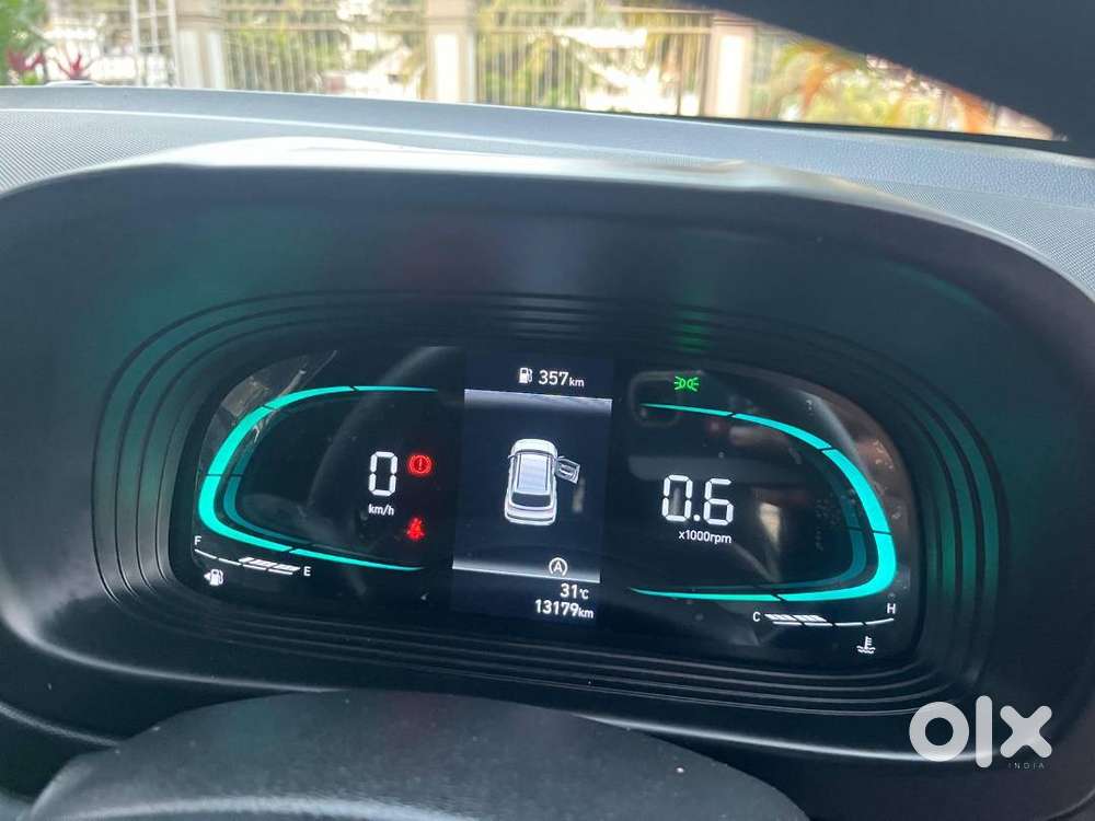 Hyundai Venue 2024 Petrol Well Maintained