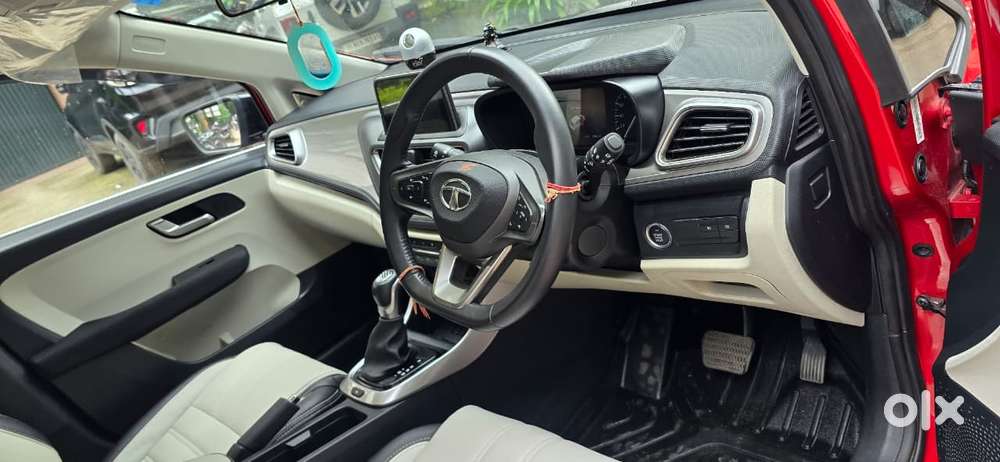 Tata Altroz 1.2 Xza Plus Dark Edition Dct, 2024, Petrol