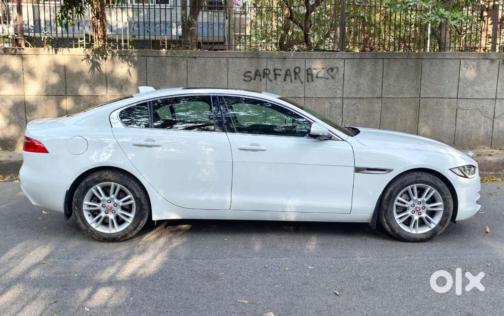 Jaguar Xe Portfolio, 2016, Petrol