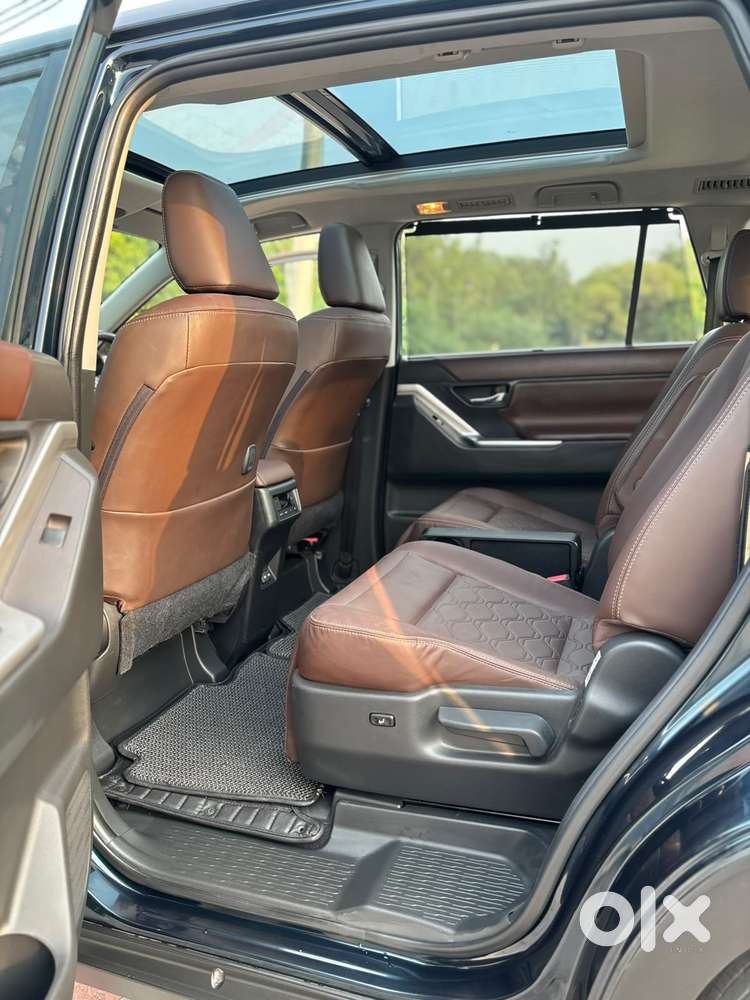 Toyota Innova Hycross 2.0 Zx (o) Hybrid 7 Str, 2025, Petrol