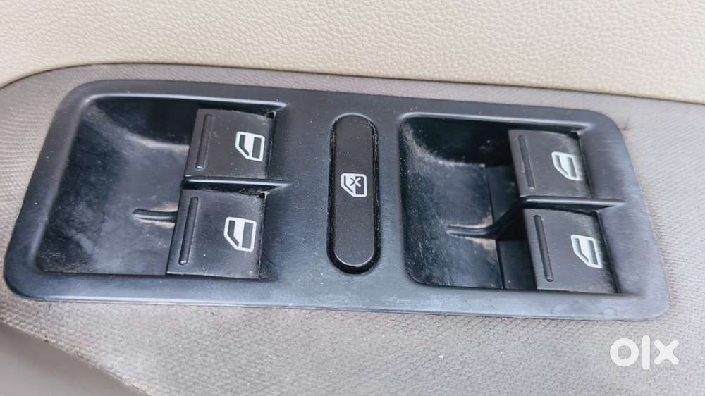 Volkswagen Vento 2010-2013 Petrol Highline, 2011, Petrol