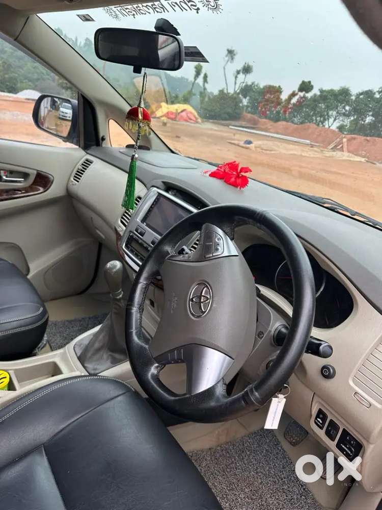 Toyota Innova 2015