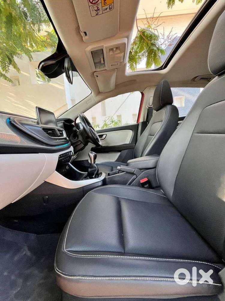 Tata Altroz, 2023, Petrol