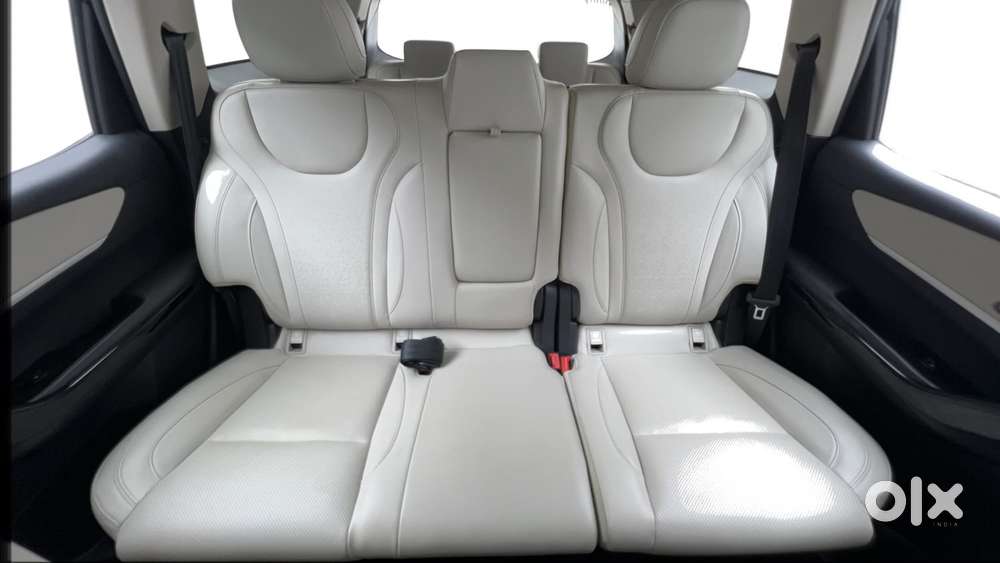 Mahindra Xuv700 2.0 Ax 7 Petrol At Str, 2022, Petrol