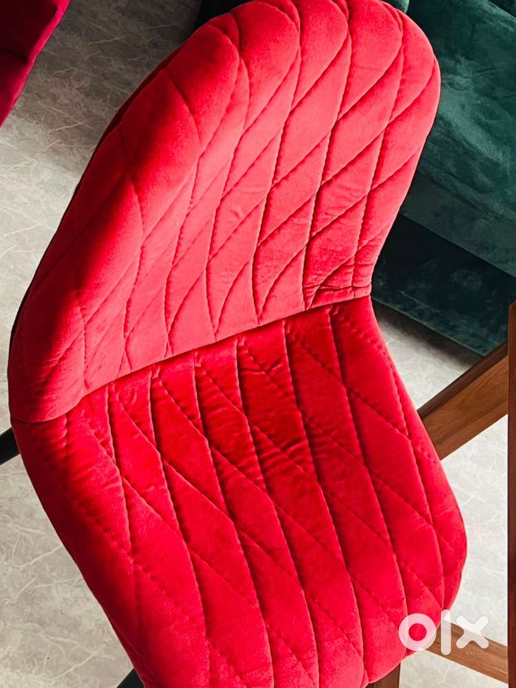 4 chairs with sagwan Table