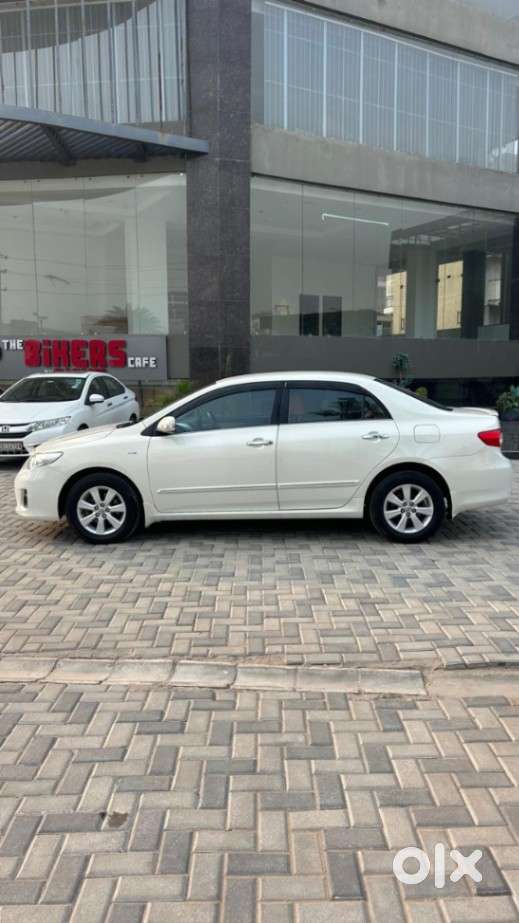 Toyota Corolla Altis 1.8 J, 2012, Petrol