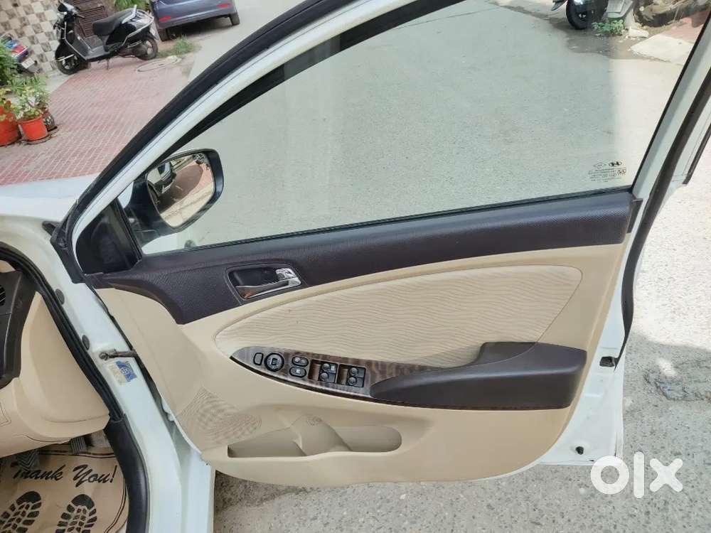Hyundai Fluidic Verna 2011 Petrol 80000 Km Driven All Alloy Top Model