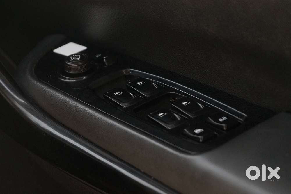Mahindra Xuv700 2.0 Ax 7 Petrol At Luxury Pack Str, 2024, Petrol