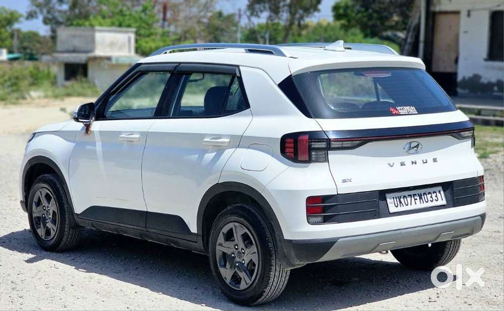 Hyundai Venue Sx Mt, 2023, Petrol