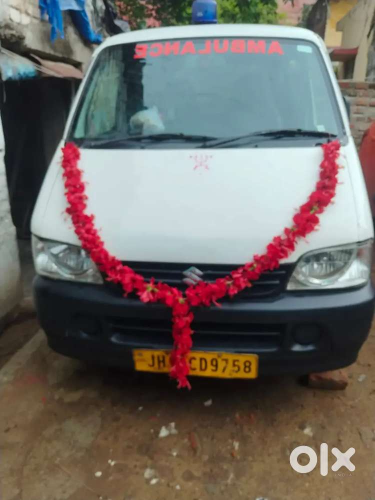 Maruti Suzuki Eeco 5 Str Petrol 2021, Ambulance Passed.