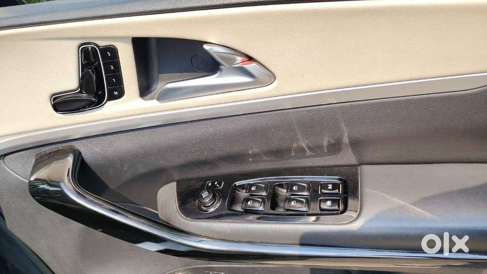 Mahindra Xuv700 2.2 Ax 7 Diesel At Str, 2022, Diesel