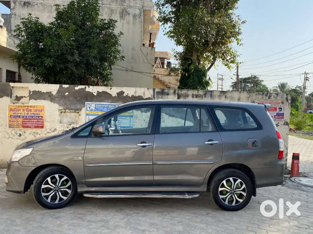 Toyota Innova 2012