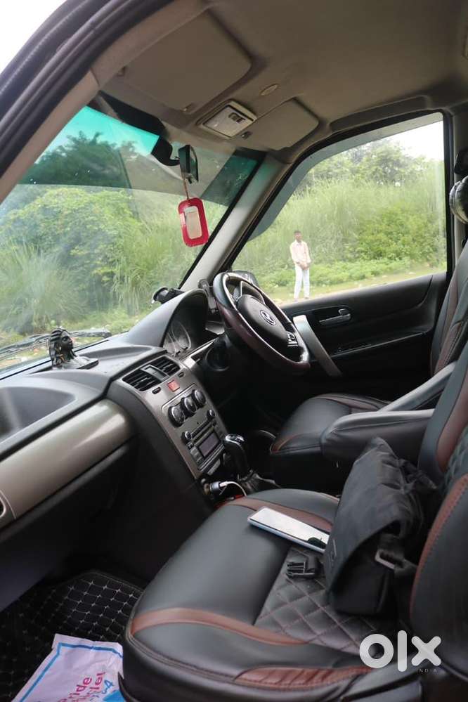 Tata Safari Storme Black Color