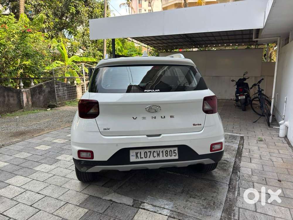 Hyundai Venue 2021 Petrol 18337 Km Driven Well Maintained