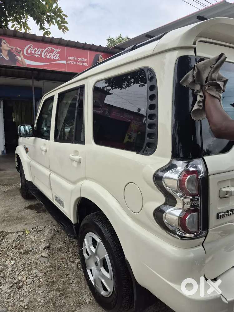 Mahindra Scorpio S6 Plus 2015