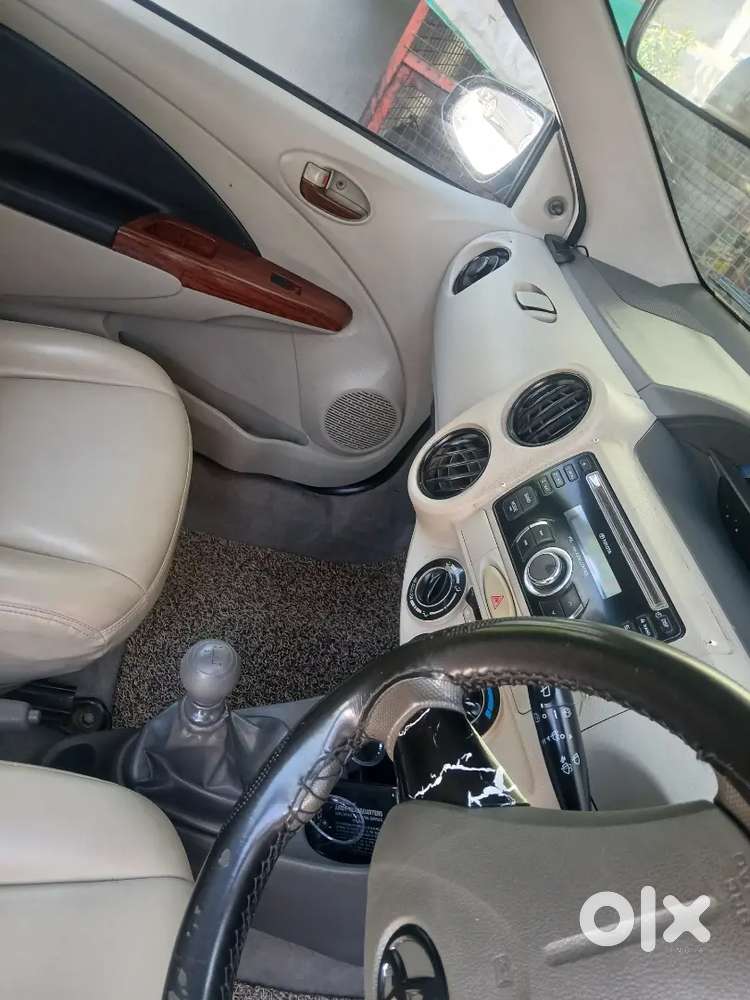 Brand New Condition 80 Percent Tyre Condition Top Model 2015 Model Vd