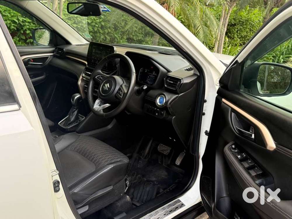 Maruti Suzuki Grand Vitara 1.5 Alpha Plus Intelligent Hybrid Ecvt, 2..
