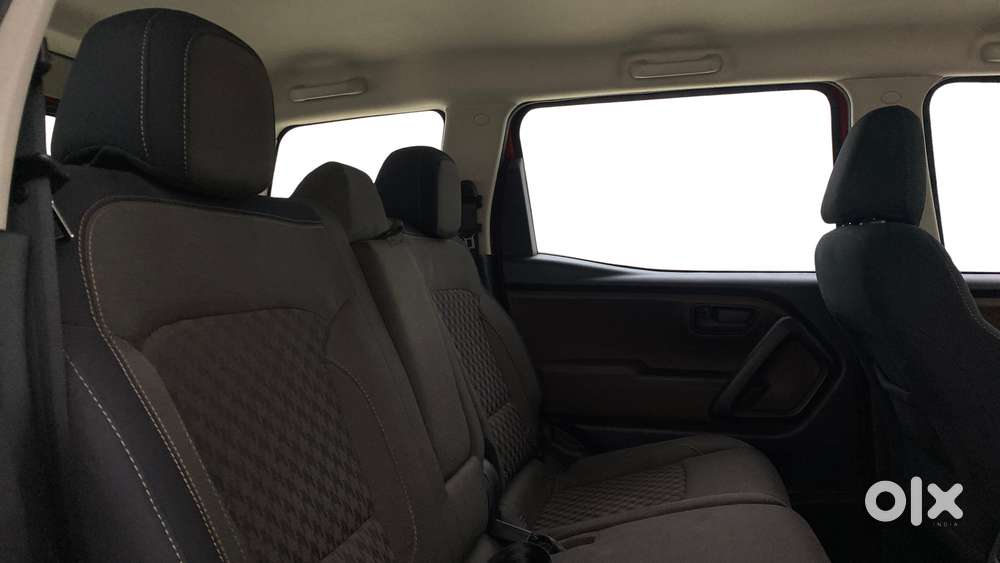 Mahindra Scorpio-n 2.0 Z4 Petrol At 7 Str, 2023, Petrol