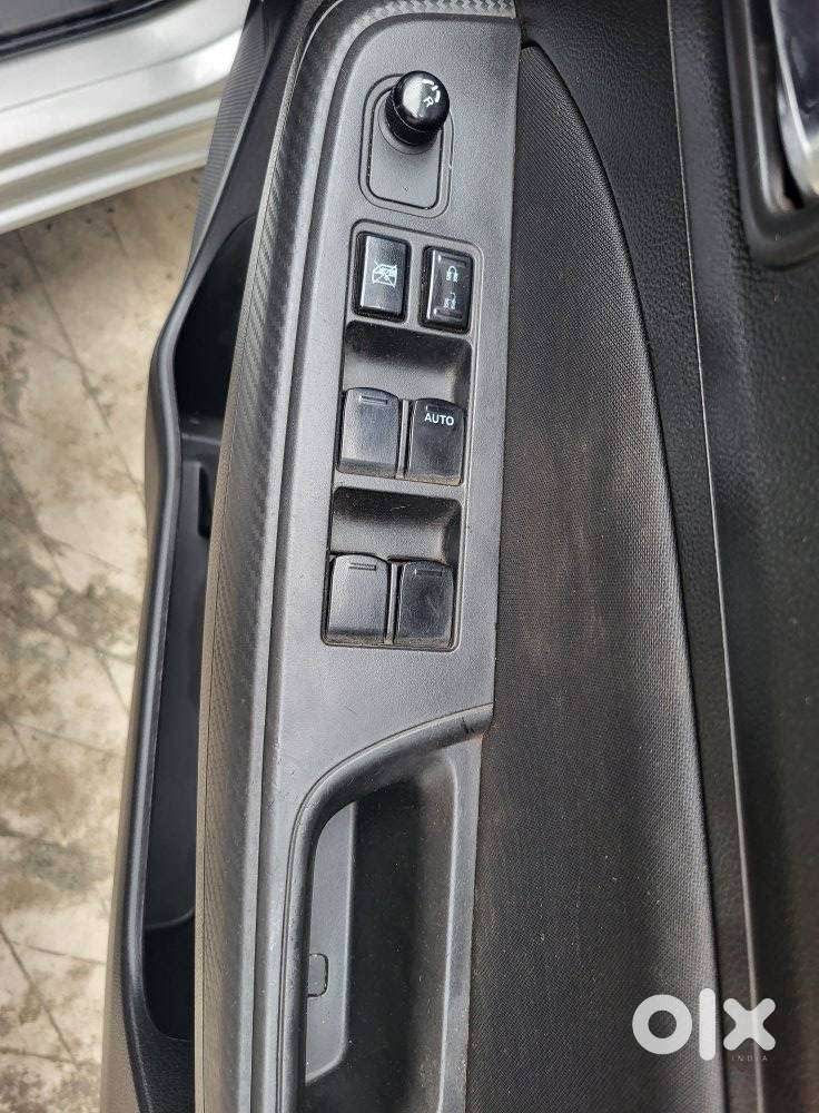 Maruti Suzuki Swift Vxi + Manual, 2022, Petrol