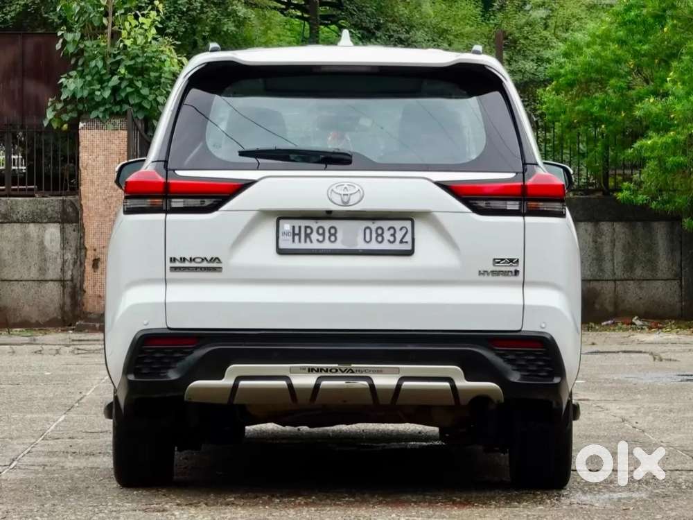 Toyota Innova Hycross 2.0 Zx Hybrid 7 Str, 2023, Petrol