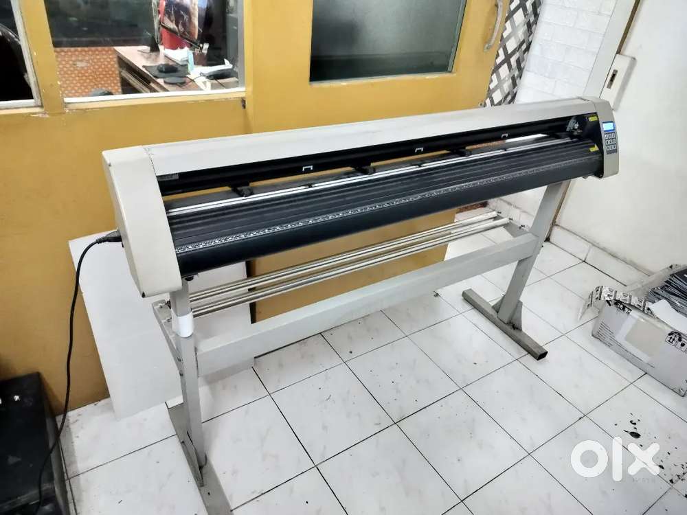 Large format vinyl cutter plotter