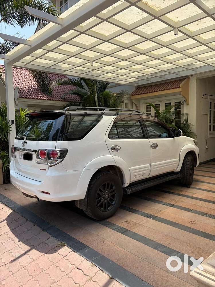 Toyota Fortuner 2015 White 4x2 Automatic