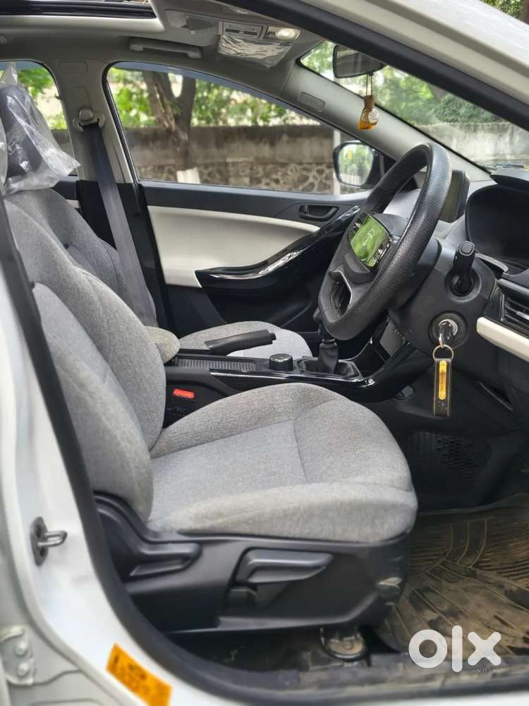 Tata Curvv Pure Plus S 1.2 Revotron Petrol 6mt, 2025, Petrol