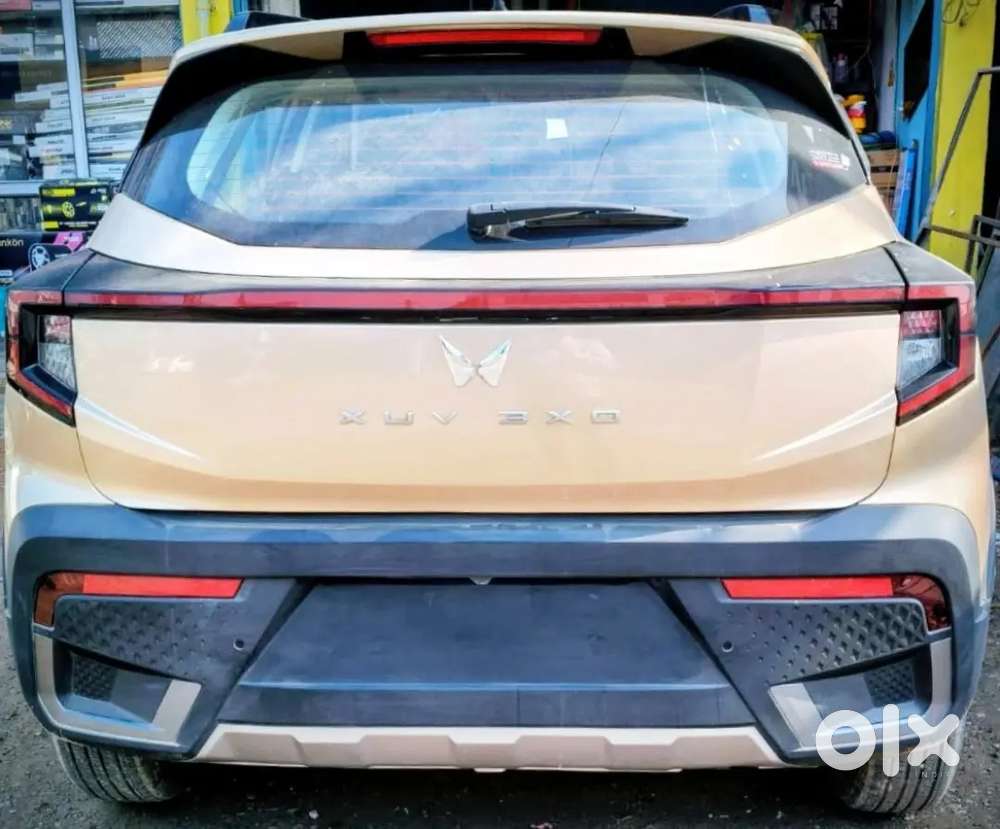 Mahindra Xuv 3xo 2025 Petrol 3290 Km Driven