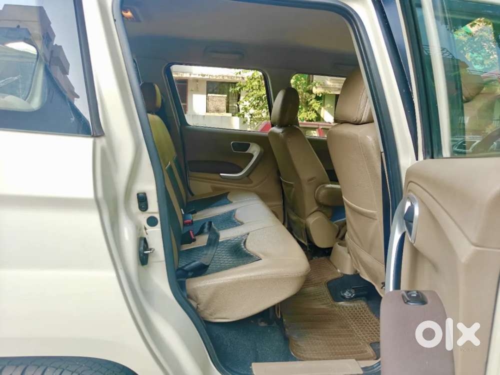 Mahindra Tuv 300 T8 Amt, 2015, Diesel