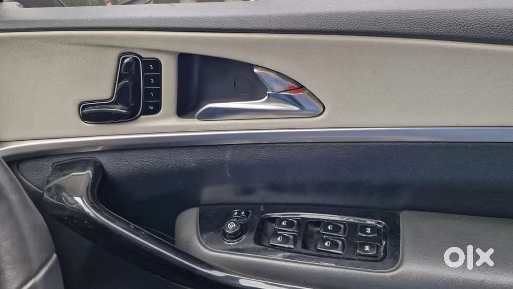 Mahindra Xuv700 2.0 Ax 7 Petrol At Str, 2022, Petrol