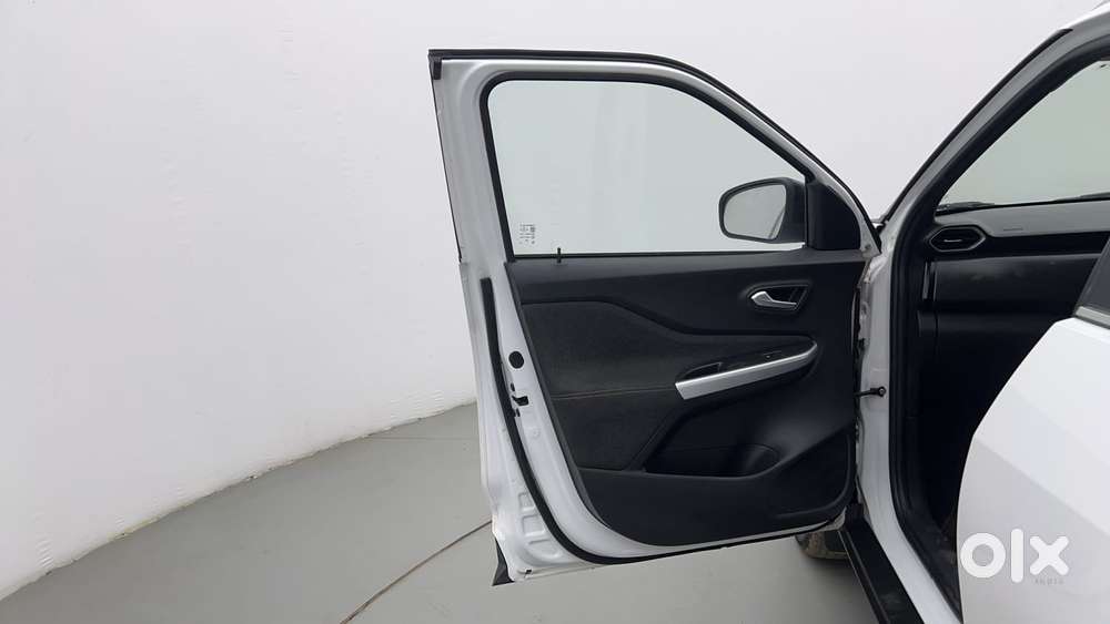 Nissan Magnite 1.0 Xv Turbo Cvt, 2022, Petrol