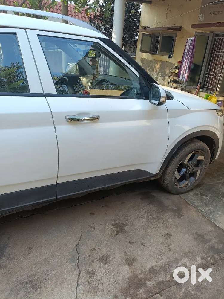 Hyundai Venue 2020 Petrol 70000 Km Driven