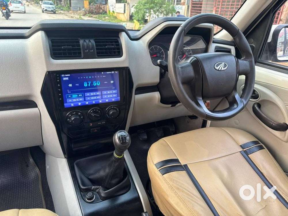 Mahindra Scorpio S4, 2015