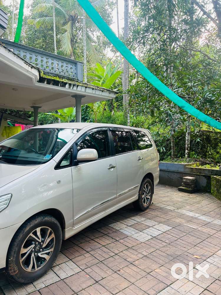 Toyota Innova 2016 Diesel 117000 Km Driven